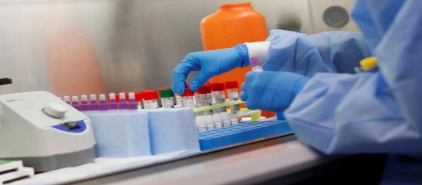 Γιατί οι ειδικοί ανησυχούν για την επάρκεια των τεστ κορωνοϊού - Η διαδρομή που ακολουθούν μέχρι να φτάσουν Ελλάδα